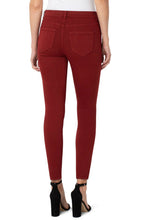 Load image into Gallery viewer, Liverpool Gia Glider Skinny - 30"
